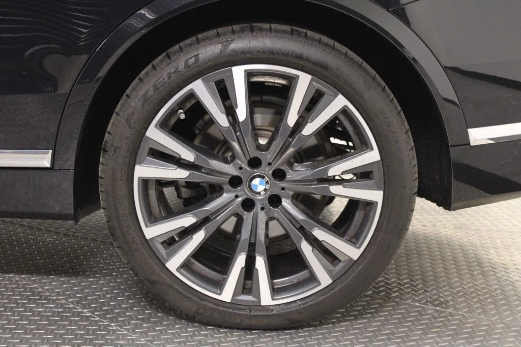 Used 2024 Black BMW xDrive40i image 17