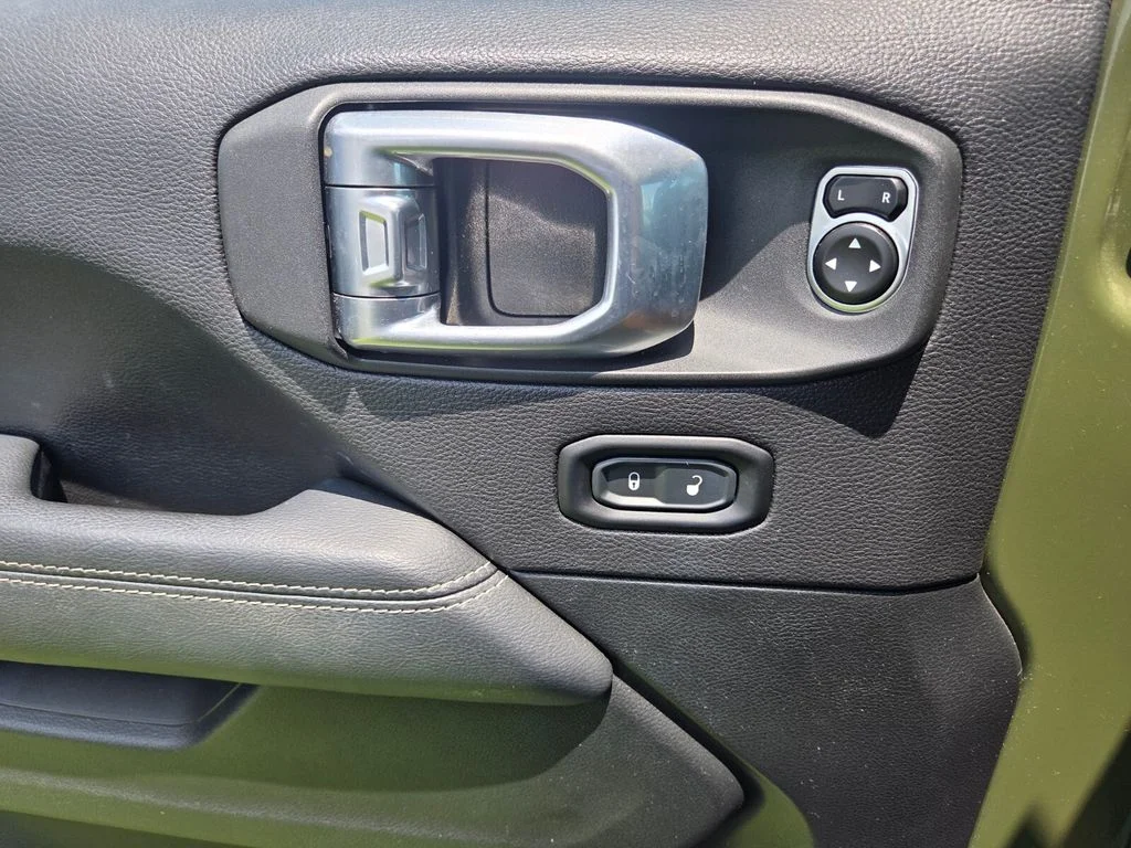 Used 2020 Green Jeep Unlimited Sahara image 20
