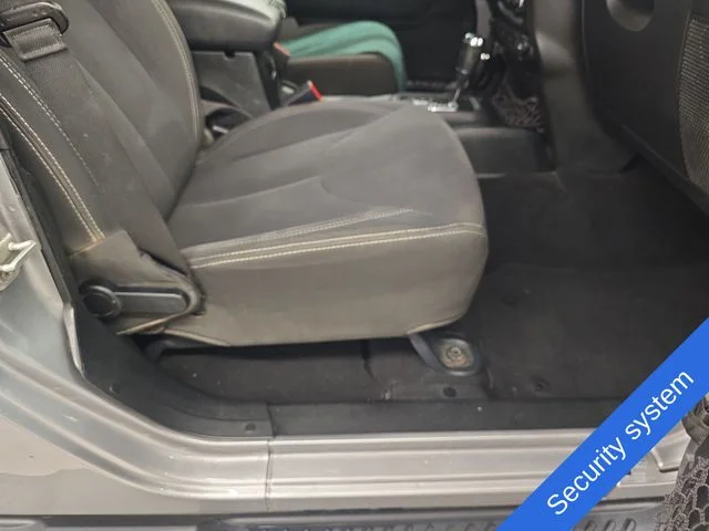 Used 2018 Billet Silver Metallic Clearcoat Jeep Unlimited Sahara image 11