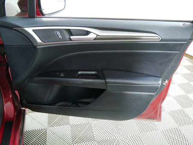 Used 2017 Red Ford SE image 10