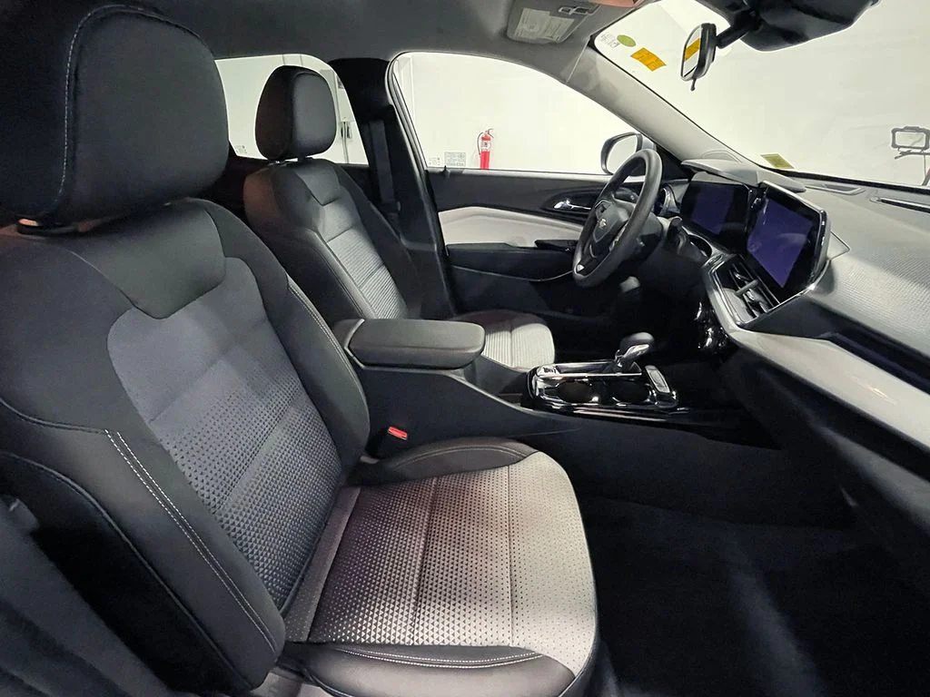 Used 2025 Gray Chevrolet LT image 24
