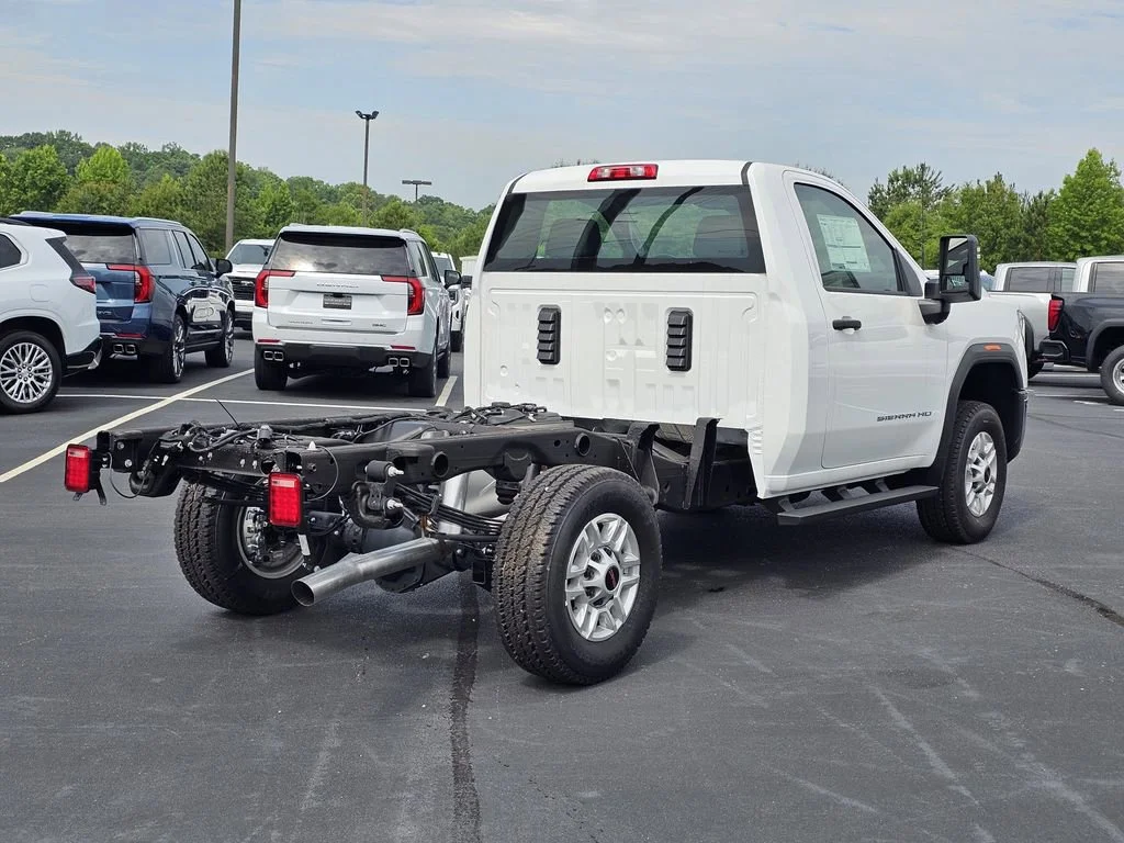 2025 GMC Sierra 2500HD Pro - Photo 9