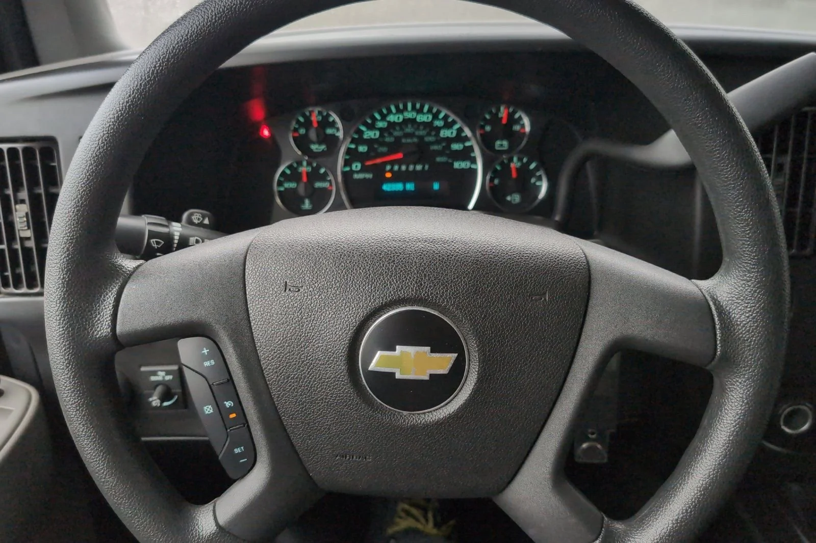 Used 2017 SUMMIT WHITE Chevrolet LT image 23