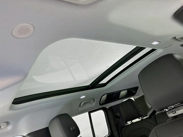 Used 2026  Land Rover S image 14