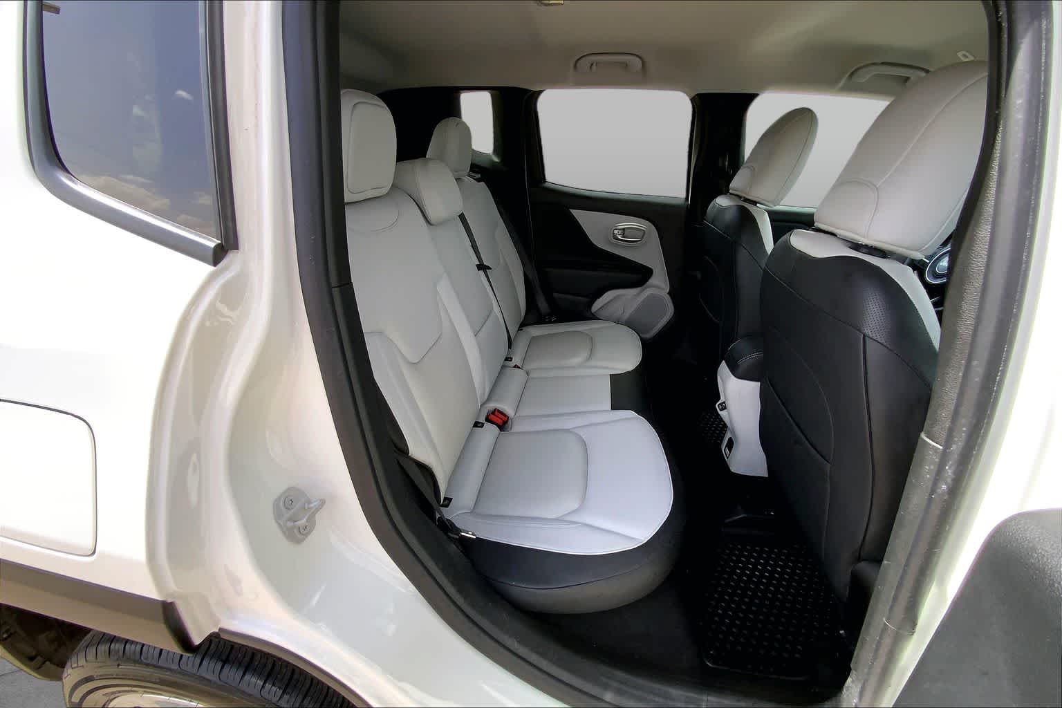 Used 2022 Alpine White Clearcoat Jeep Limited image 20