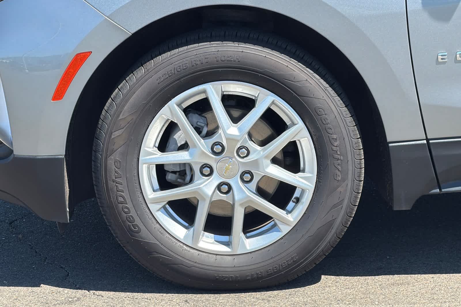 2024 Chevrolet Equinox LT - Photo 31