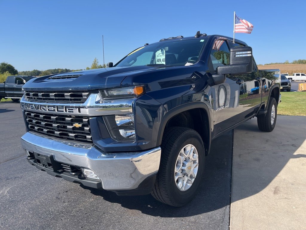 2022 Chevrolet Silverado 2500HD LT photo 3