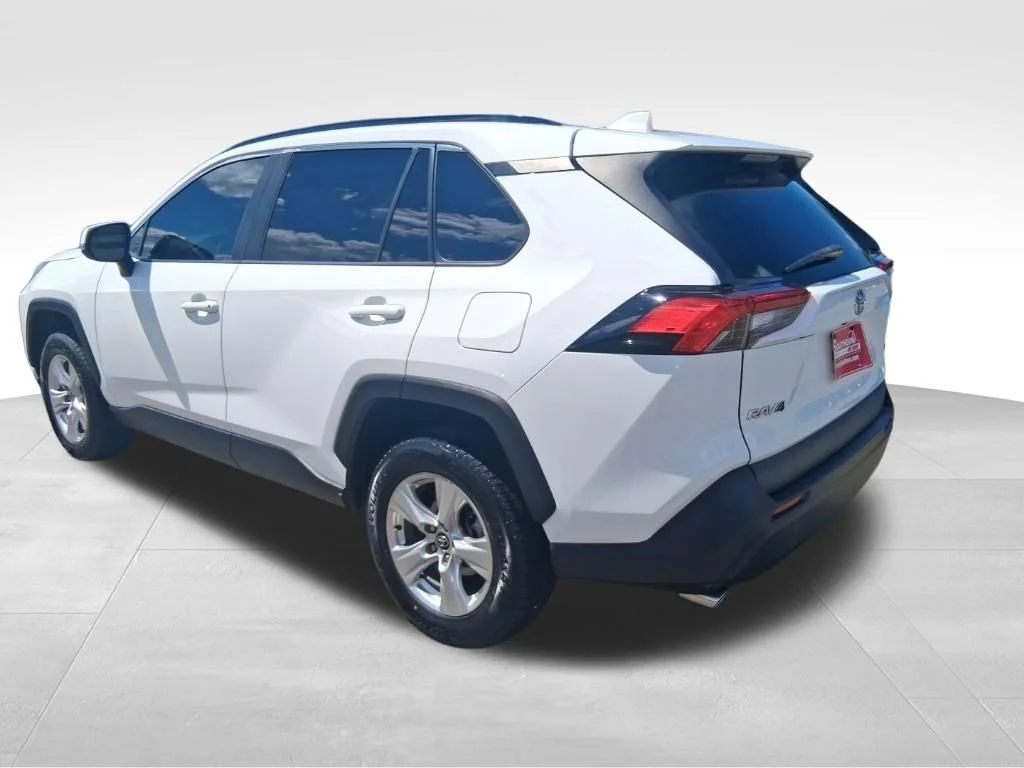 Used 2020 White Toyota XLE image 3