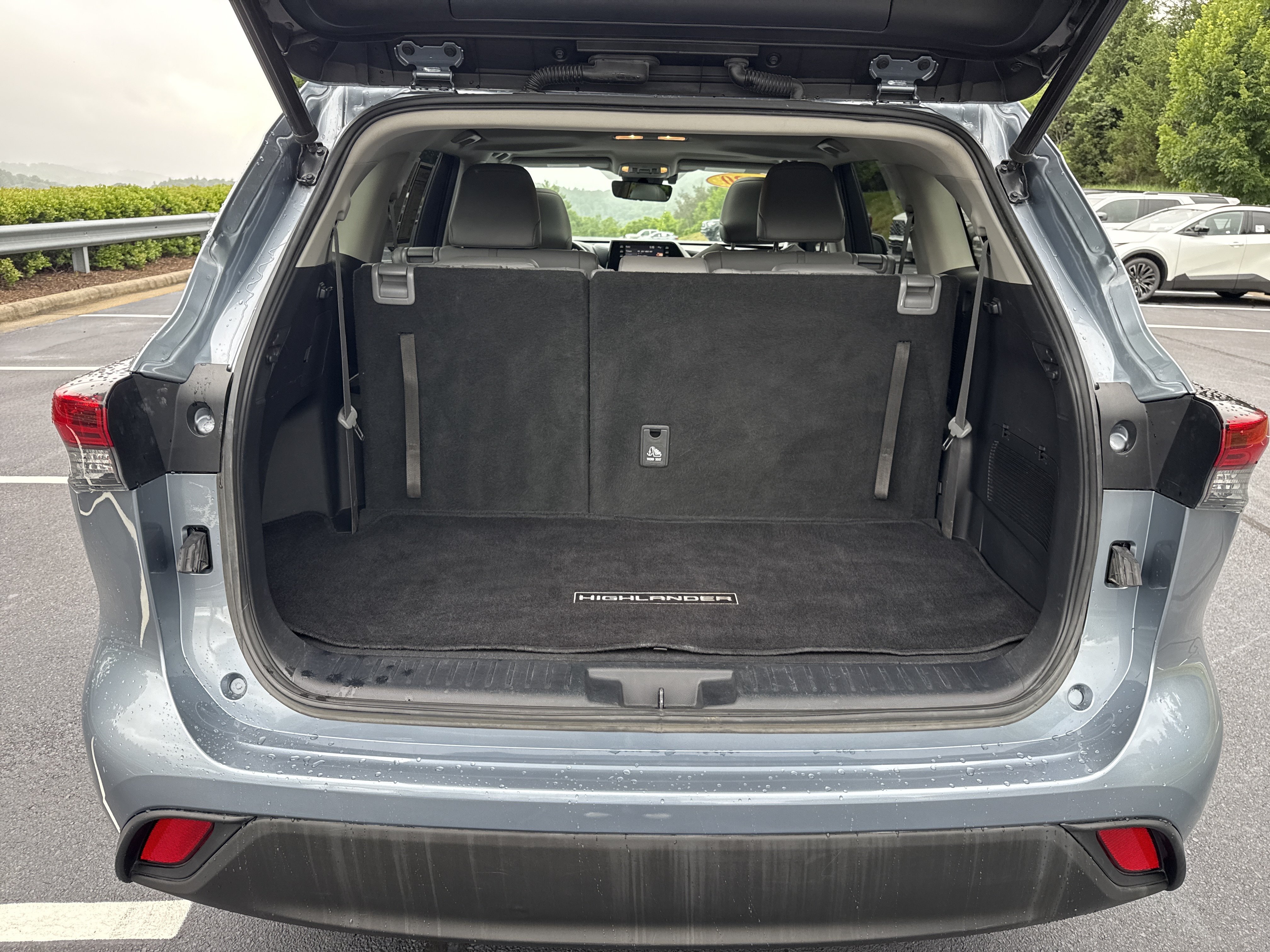 Used 2020 Moon Dust Toyota Hybrid XLE image 23
