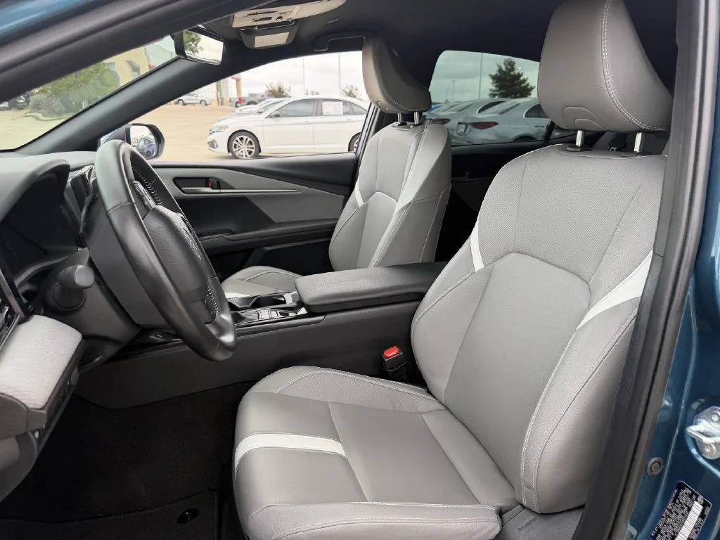 Used 2025  Toyota SE image 26