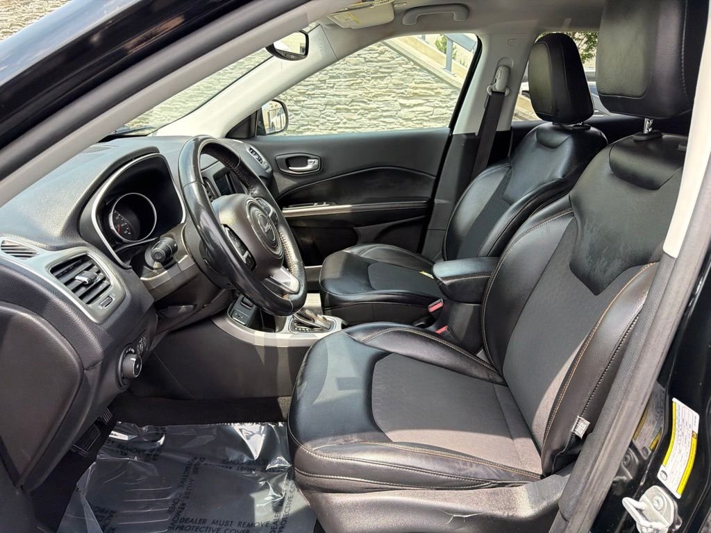 Used 2018 Black Jeep Latitude image 10