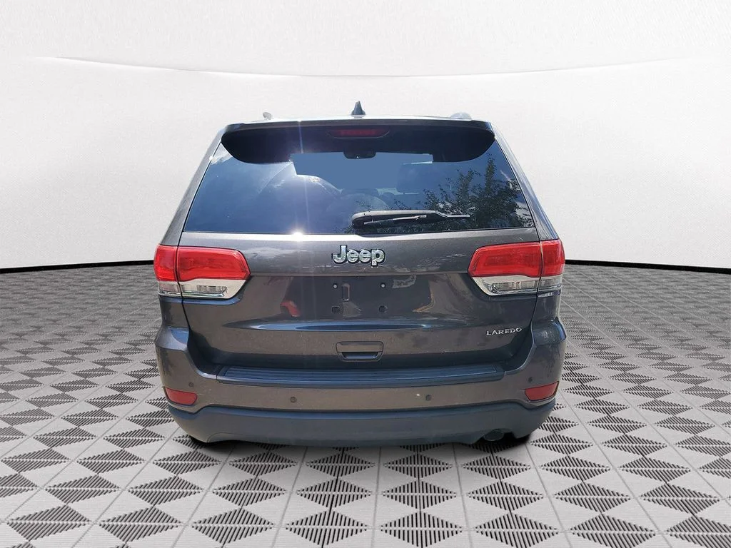 Used 2017 Gray Jeep Laredo image 5