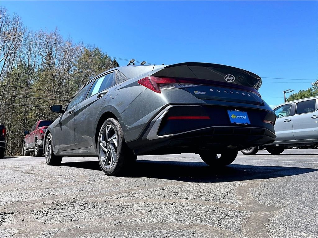 Used 2025 Gray Hyundai SEL Sport image 6