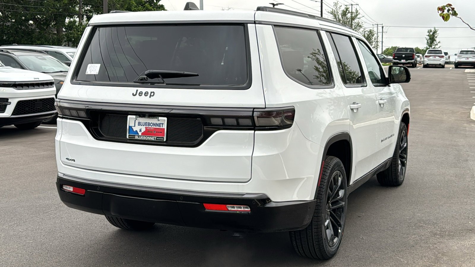 New 2026 Bright White Clear-Coat Exterior Paint Jeep Summit Reserve image 5
