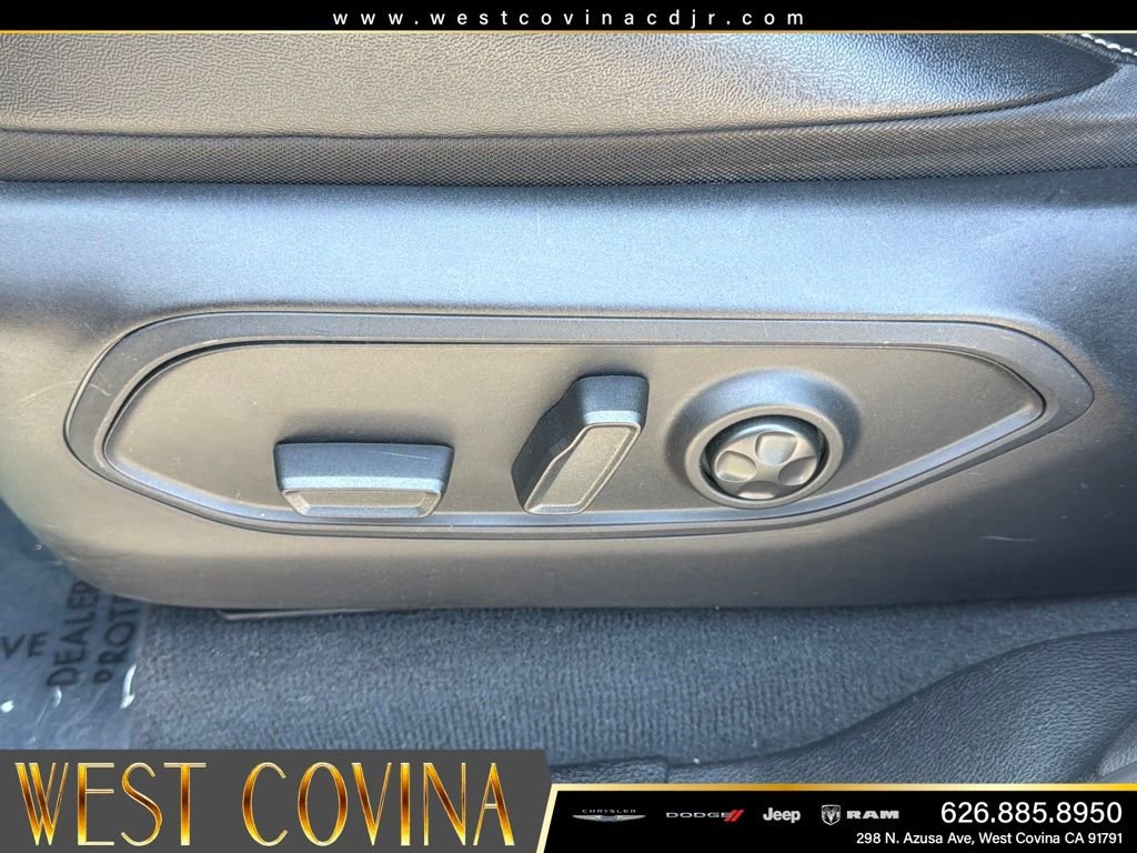 Used 2023 Silver Jeep Limited image 22
