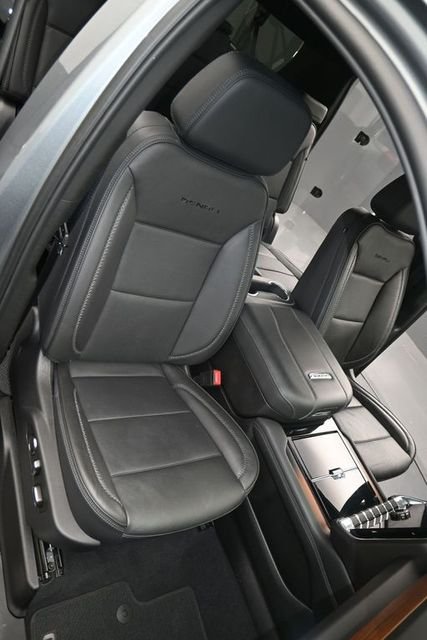 2025 GMC Yukon XL Denali - Photo 17