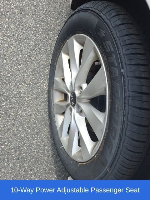 Used 2018 White Kia EX image 6