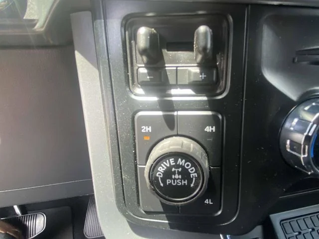 2025 Ford F-150 XLT - Photo 13