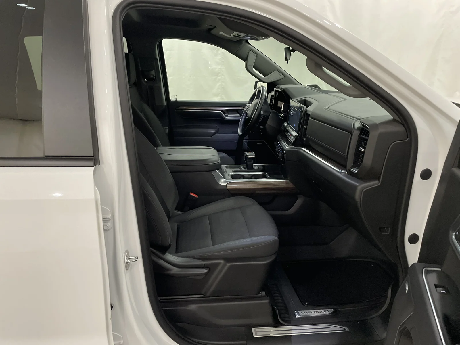 Used 2023 Summit White Chevrolet RST image 23