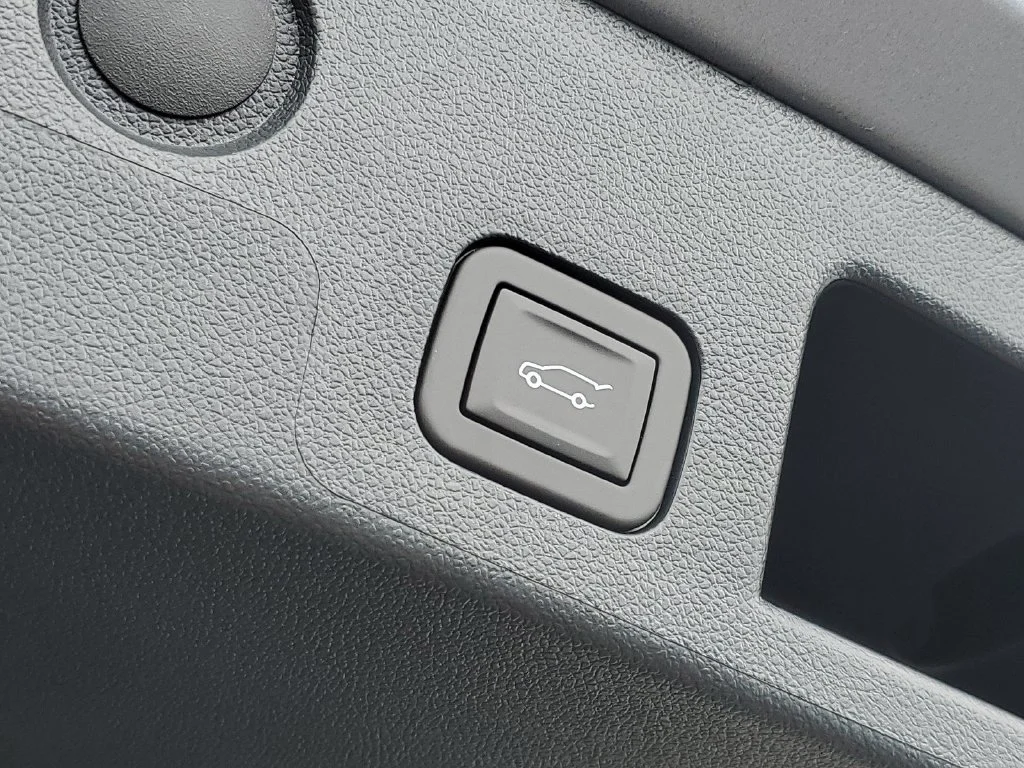 New 2027 Sterling Gray Metallic Chevrolet LT image 31