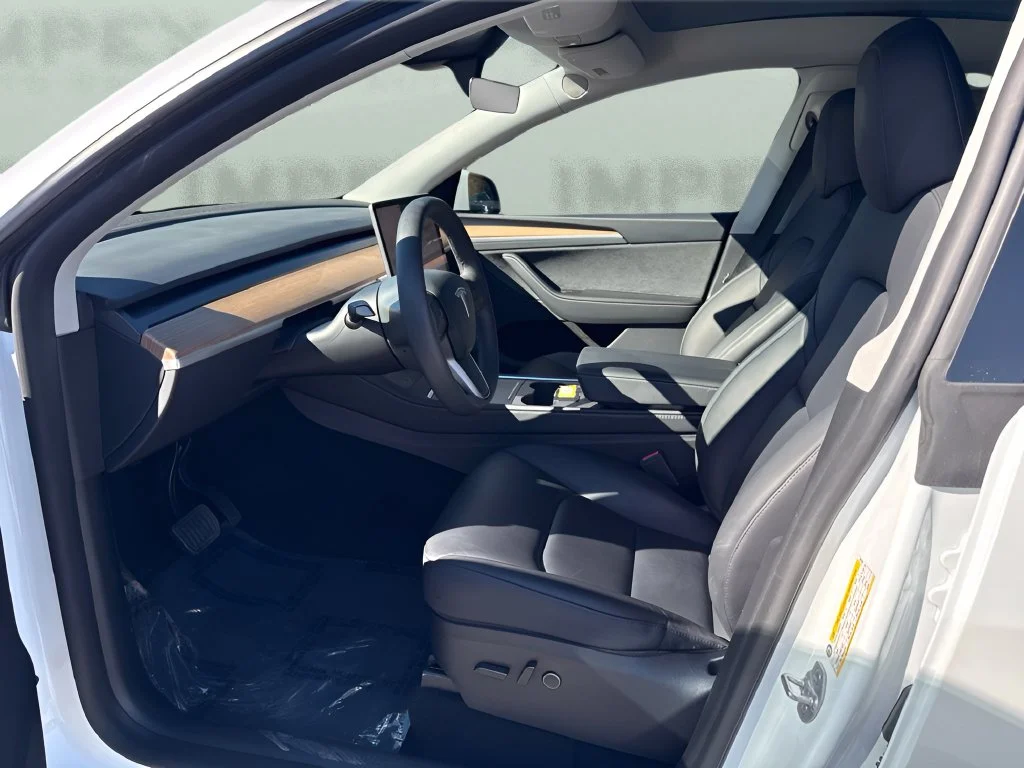 Used 2025 White Tesla Long Range image 9