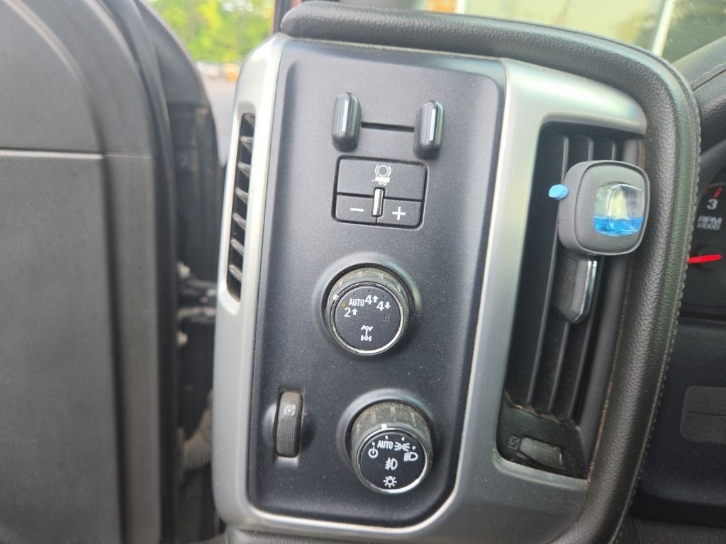 Used 2015 Black GMC SLT image 4