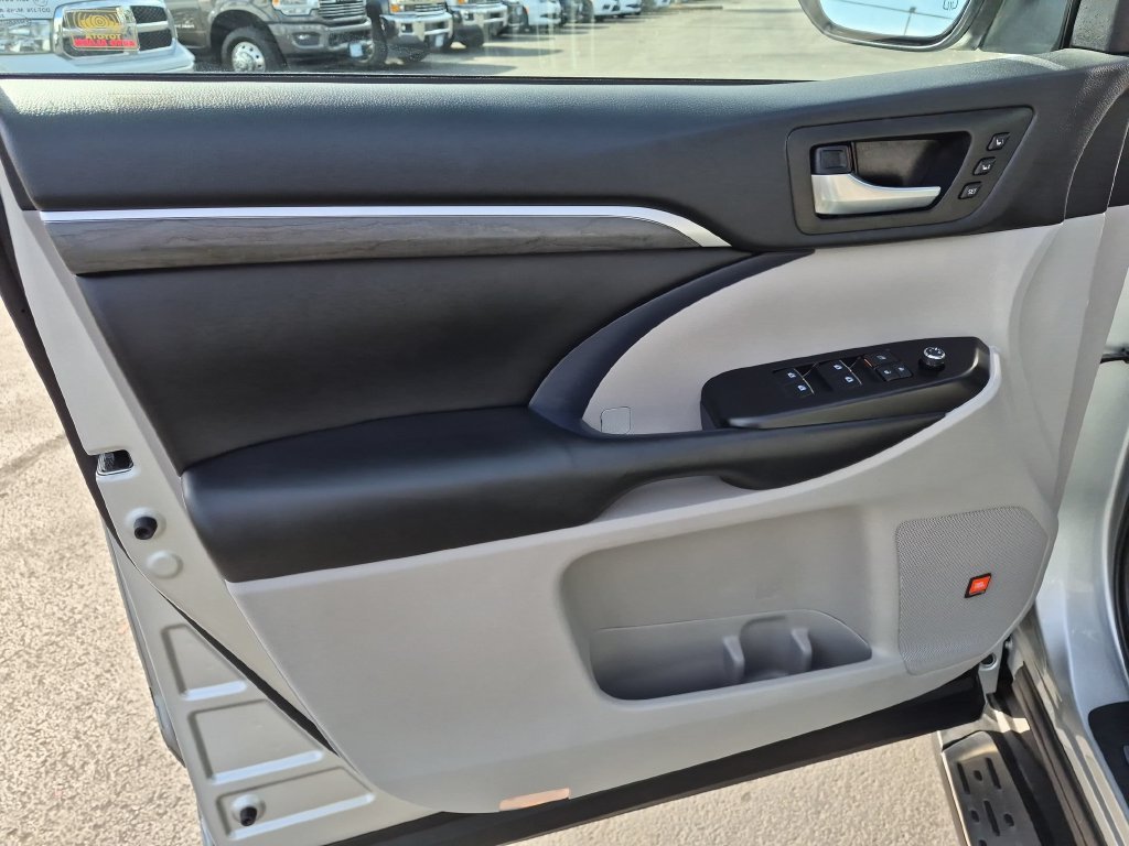 Used 2018 Silver Toyota Limited Platinum image 10