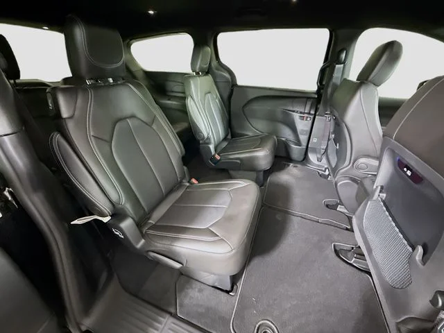 2027 Chrysler Pacifica Select - Photo 27