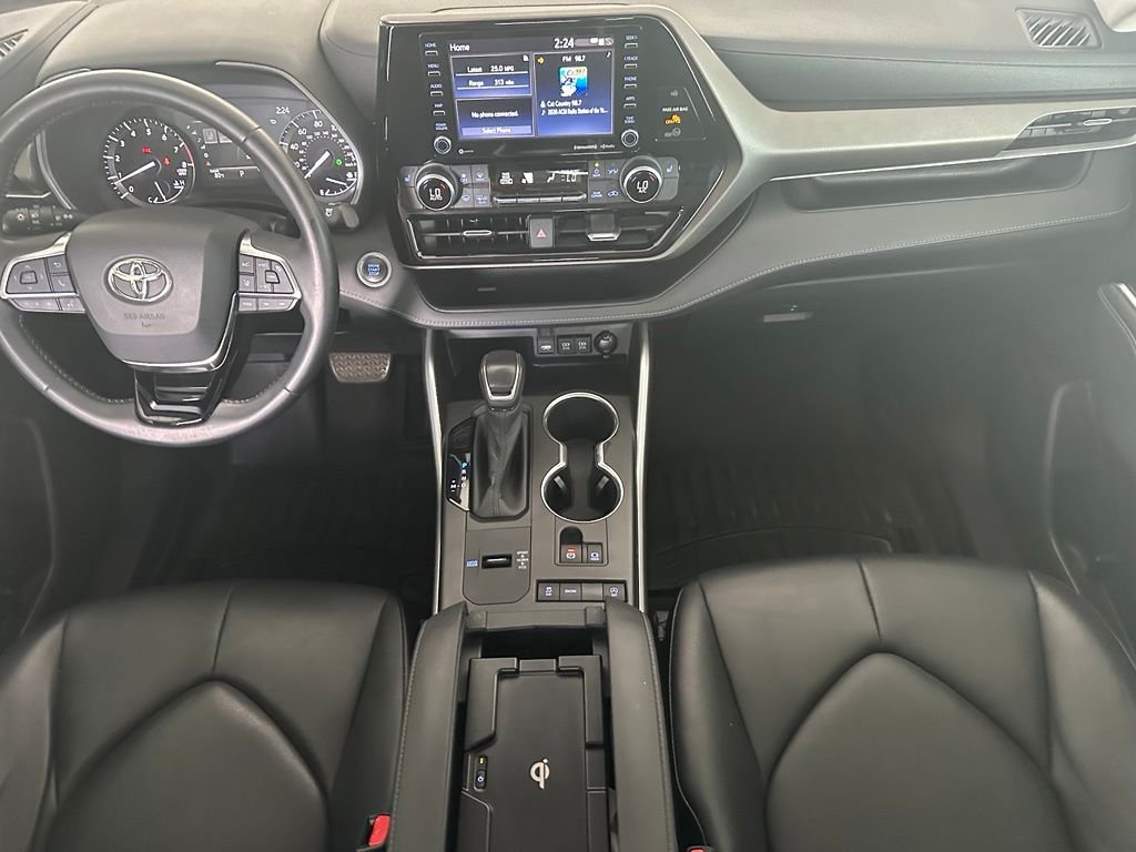 Used 2020  Toyota XLE image 17