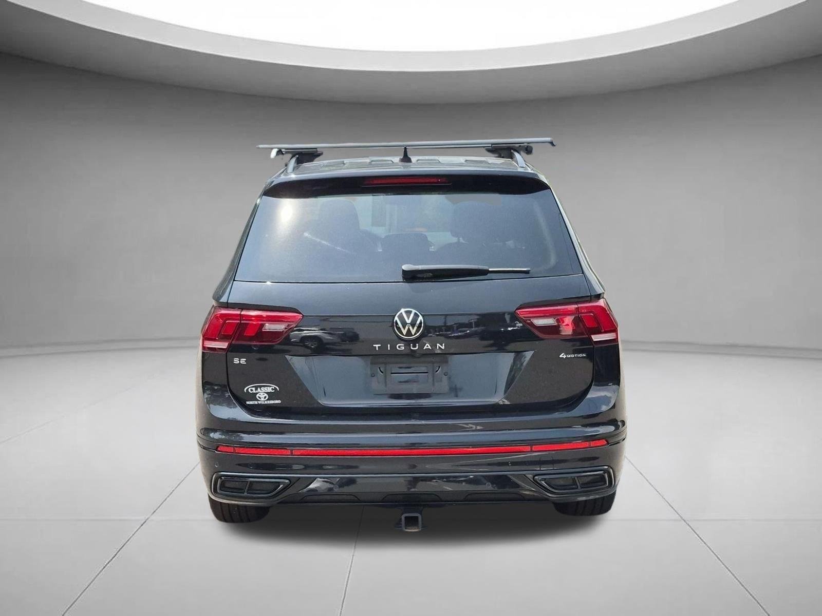 Used 2022 Deep Black Pearl Volkswagen SE R-Line Black image 4