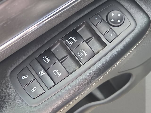 Used 2017 Gray Jeep Limited image 24