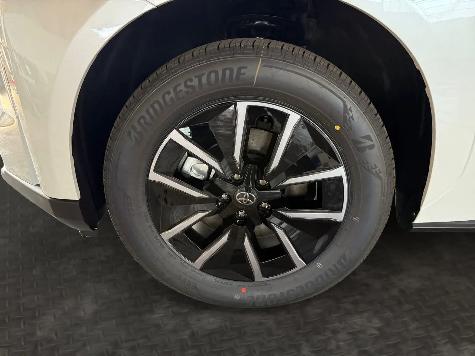 2026 Toyota bZ XLE - Photo 9