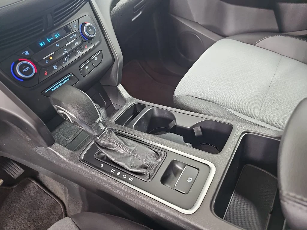 Used 2018 Black Ford SE image 29