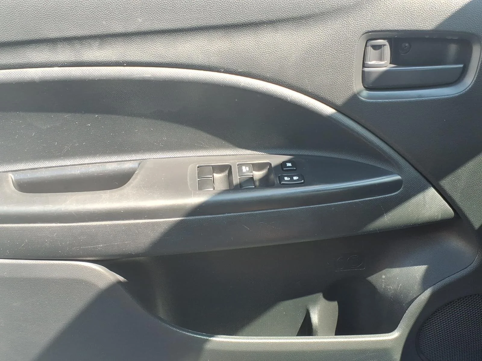 Used 2021 Sapphire Blue Mitsubishi ES image 23
