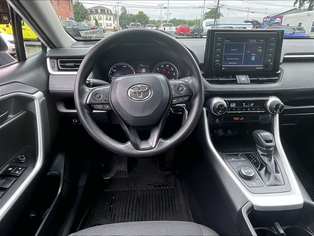 Used 2022 White Toyota LE image 17