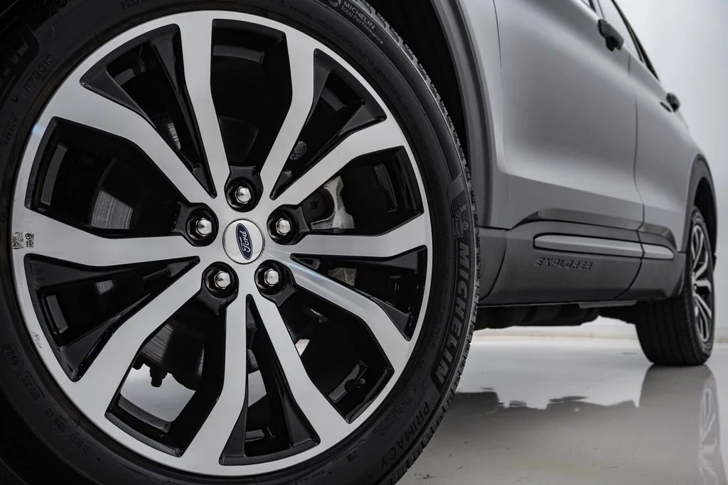 Used 2025 Gray Metallic Ford ST-Line image 5