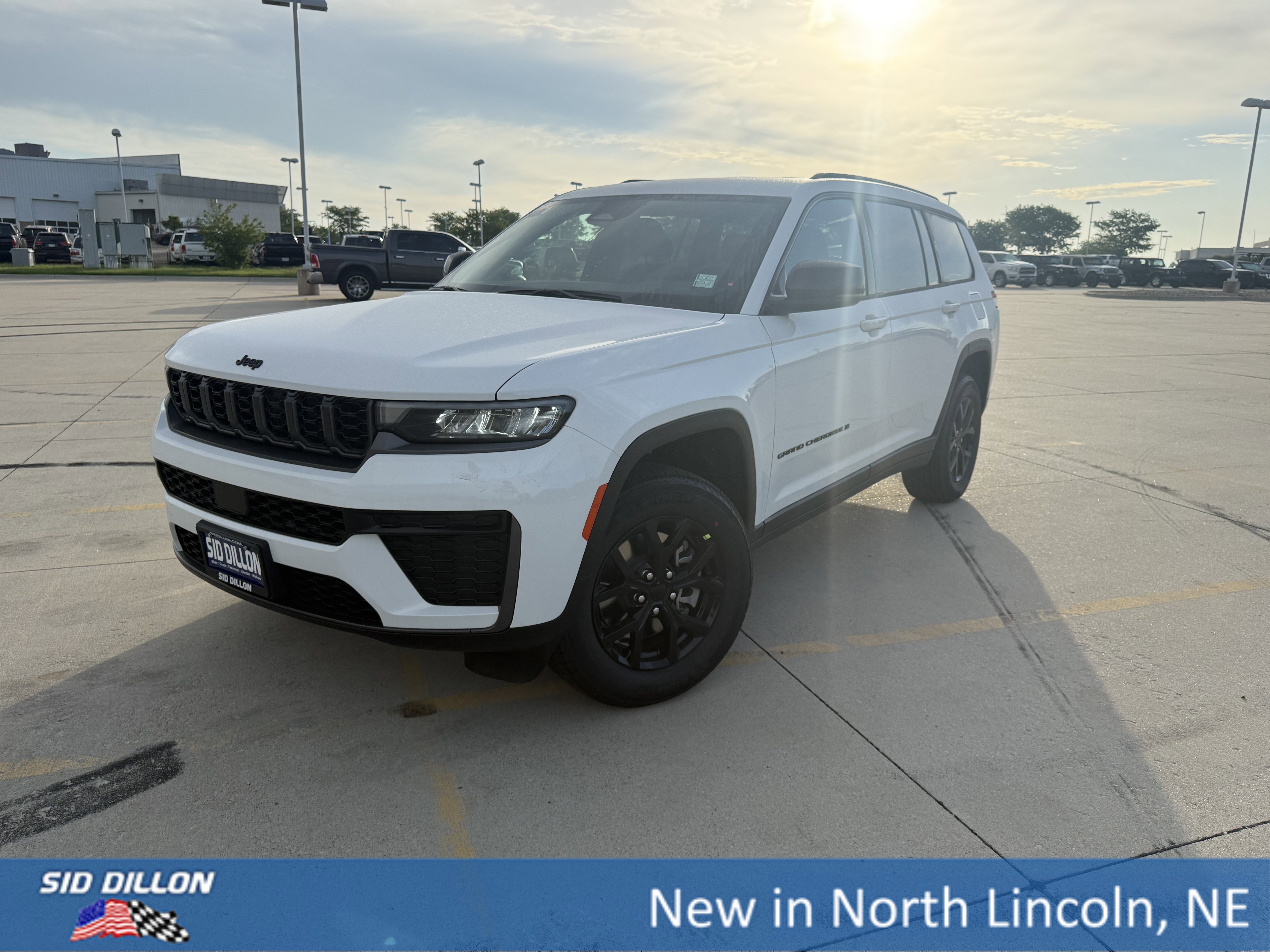2026 Jeep Grand Cherokee L Laredo Altitude 4x4's photo