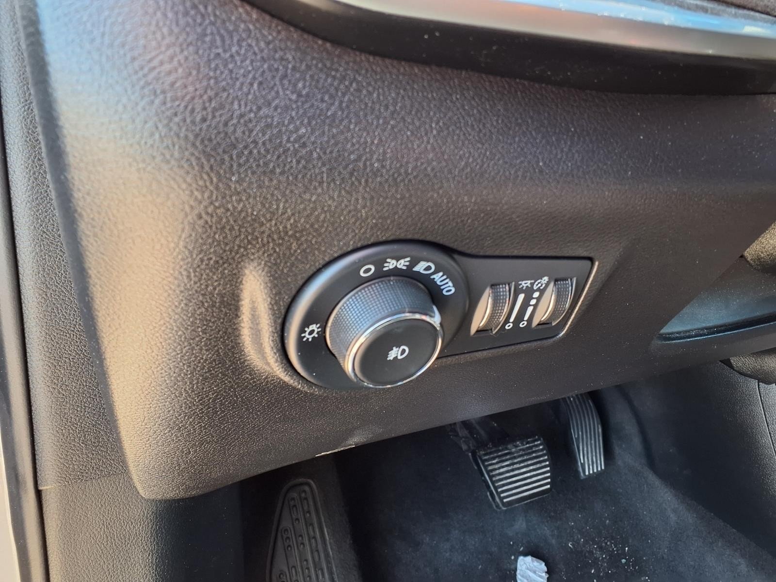 2024 Jeep Compass Latitude Silver at Robbins Nissan