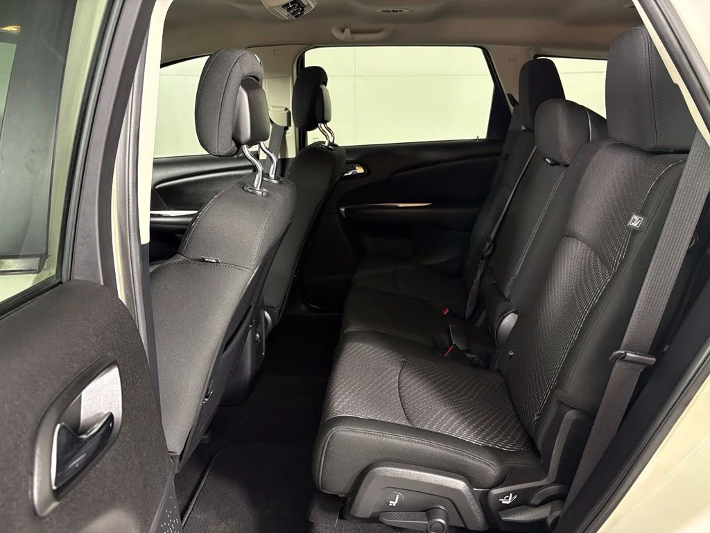 Used 2020 White Dodge SE image 33