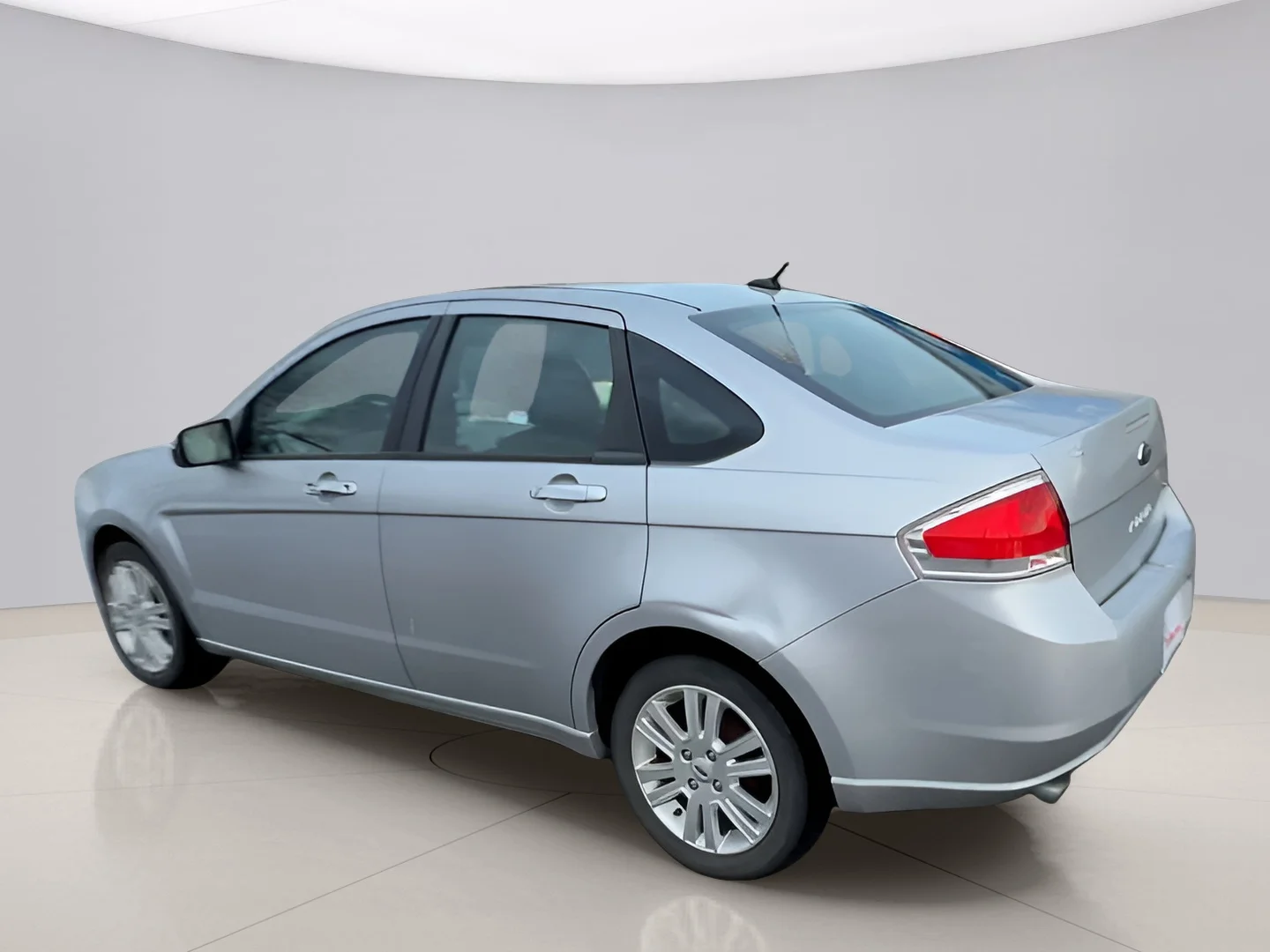 Used 2010 Silver Ford SEL image 3