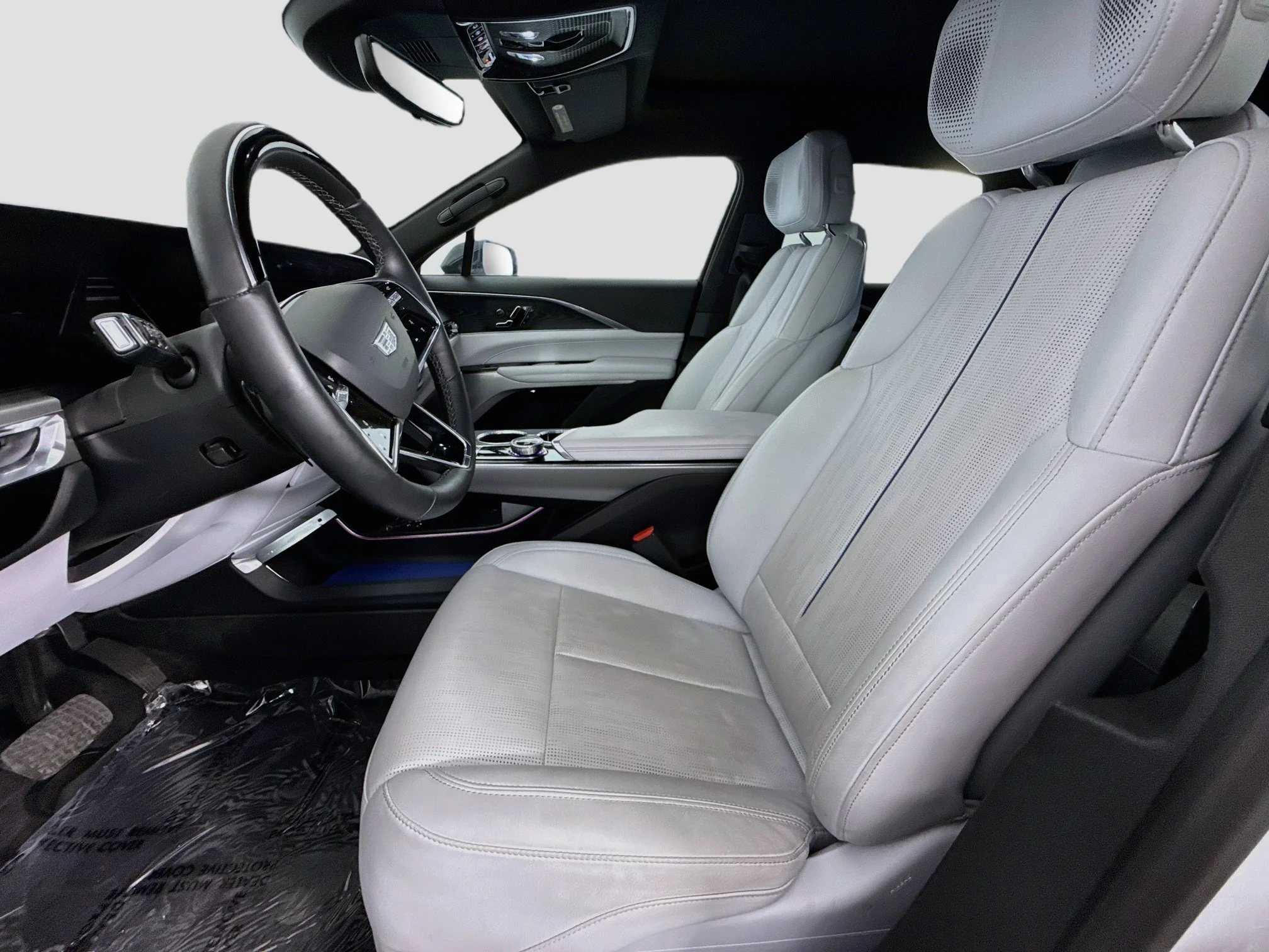 Used 2024 Crystal White Tricoat Cadillac Luxury 3 image 23