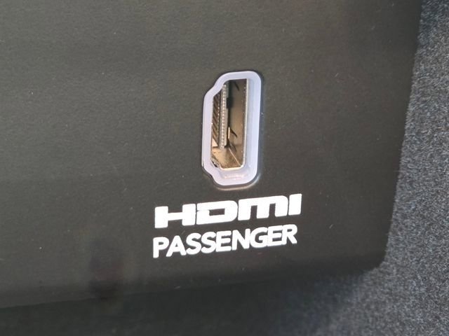 Used 2025 Diamond Black Crystal Pearlcoat Jeep Base image 15