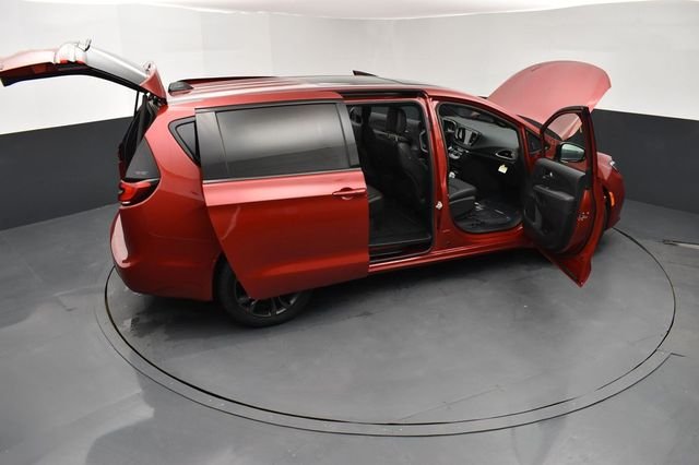 New 2026 Red Hot Pearl-Coat Exterior Paint Chrysler Select image 27