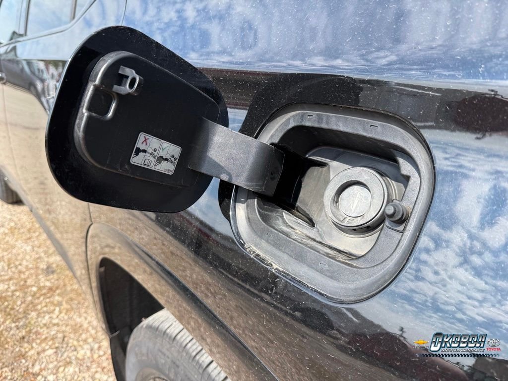 Used 2022 Black Chevrolet Premier image 22