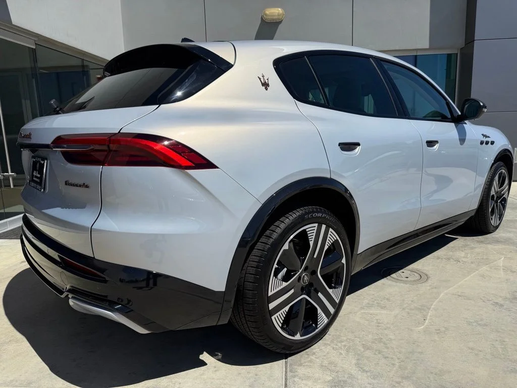 Certified Used 2025 Bianco Astro Maserati Folgore image 3