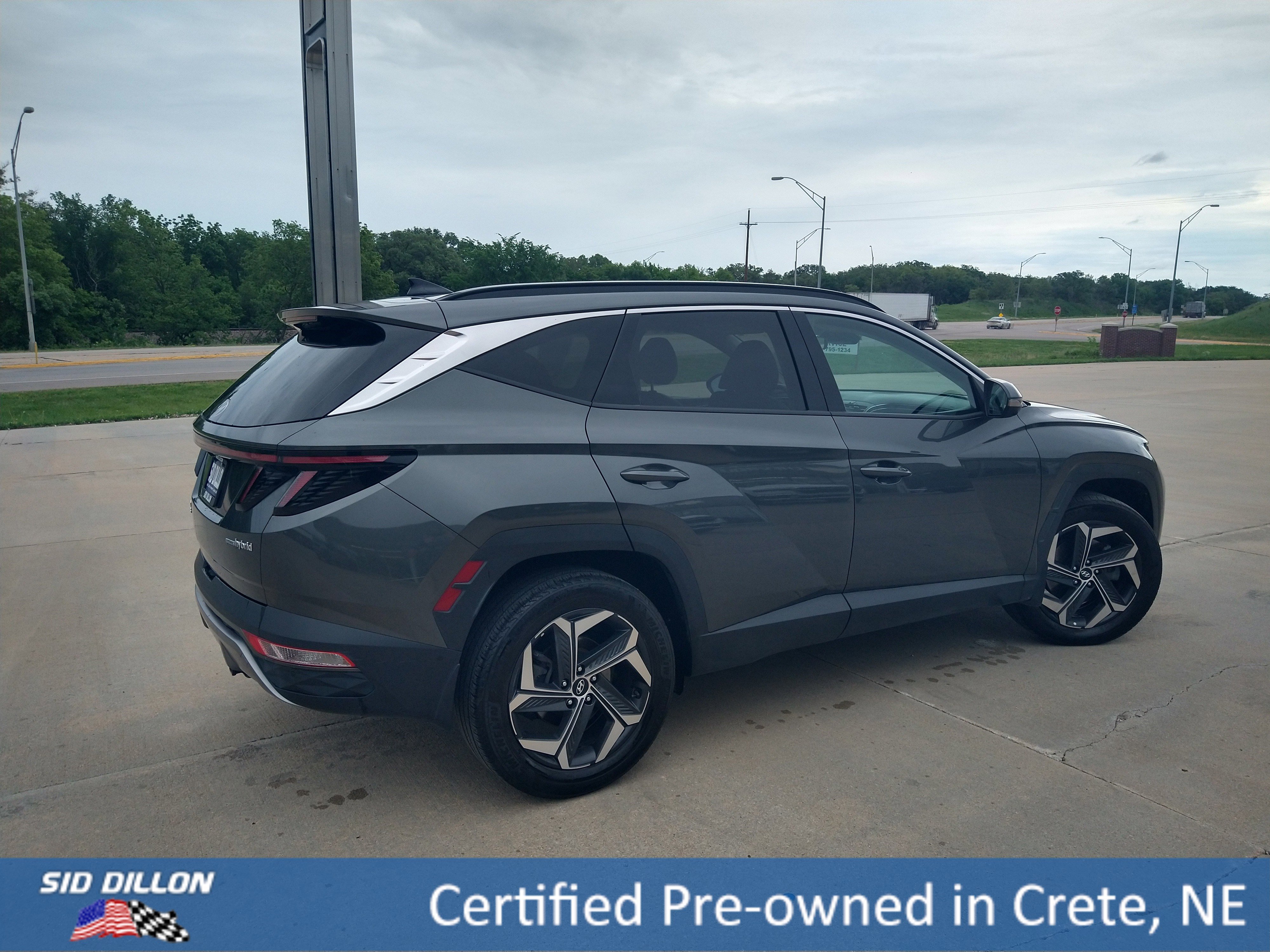 Used 2023 Amazon Gray Hyundai Limited image 14
