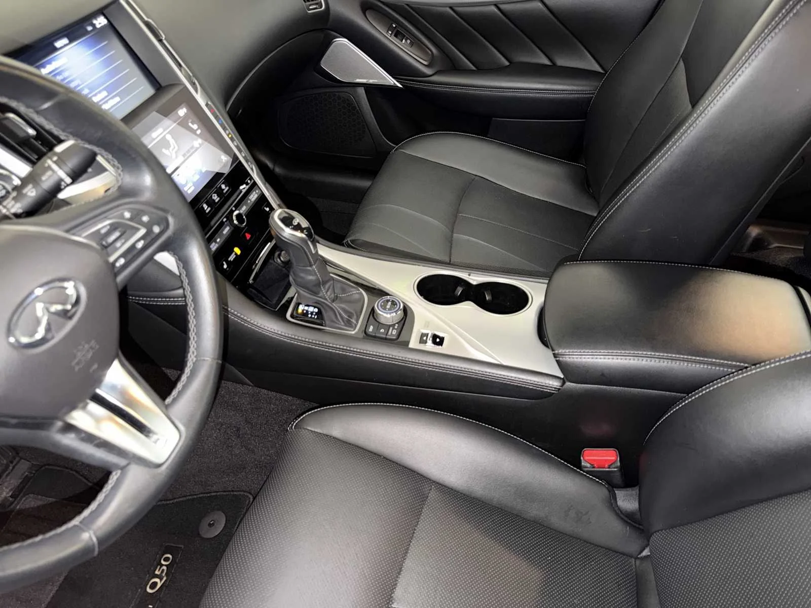 Used 2023 Majestic White INFINITI LUXE image 19