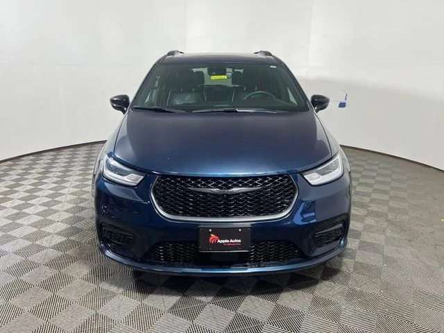 Certified 2025 Chrysler Pacifica Limited with VIN 2C4RC1GGXSR515149 for sale in Shakopee, Minnesota