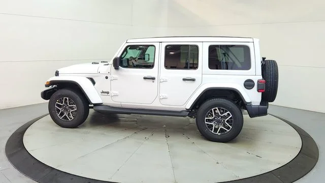 New 2026 Bright White Clear-Coat Exterior Paint Jeep Sahara image 6