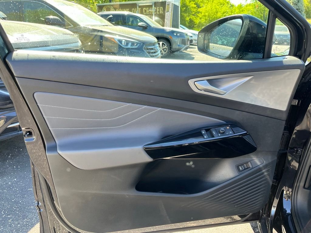 Certified Used 2023 Black Volkswagen S image 9